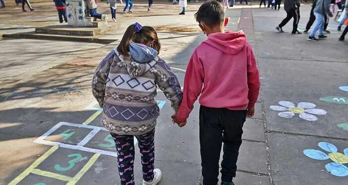 El Gobierno aseguró que hubo una mejora significativa en los hogares con niños y adolescentes