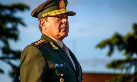 El ministro Carlos Presti analizó la crisis en la Fábrica de Aviones junto a sus autoridades