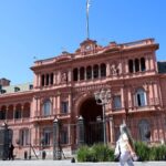 En Casa Rosada apuestan a que sale Manuel Adorni y entra Diego Santilli