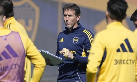 Claudio Úbeda probó dos equipos pensando en el Superclásico ante River