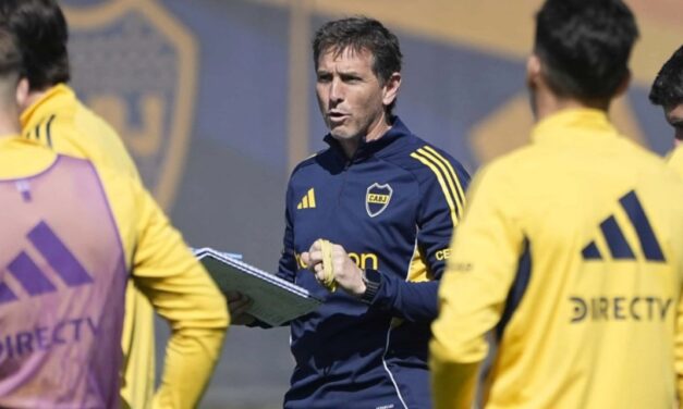Claudio Úbeda probó dos equipos pensando en el Superclásico ante River