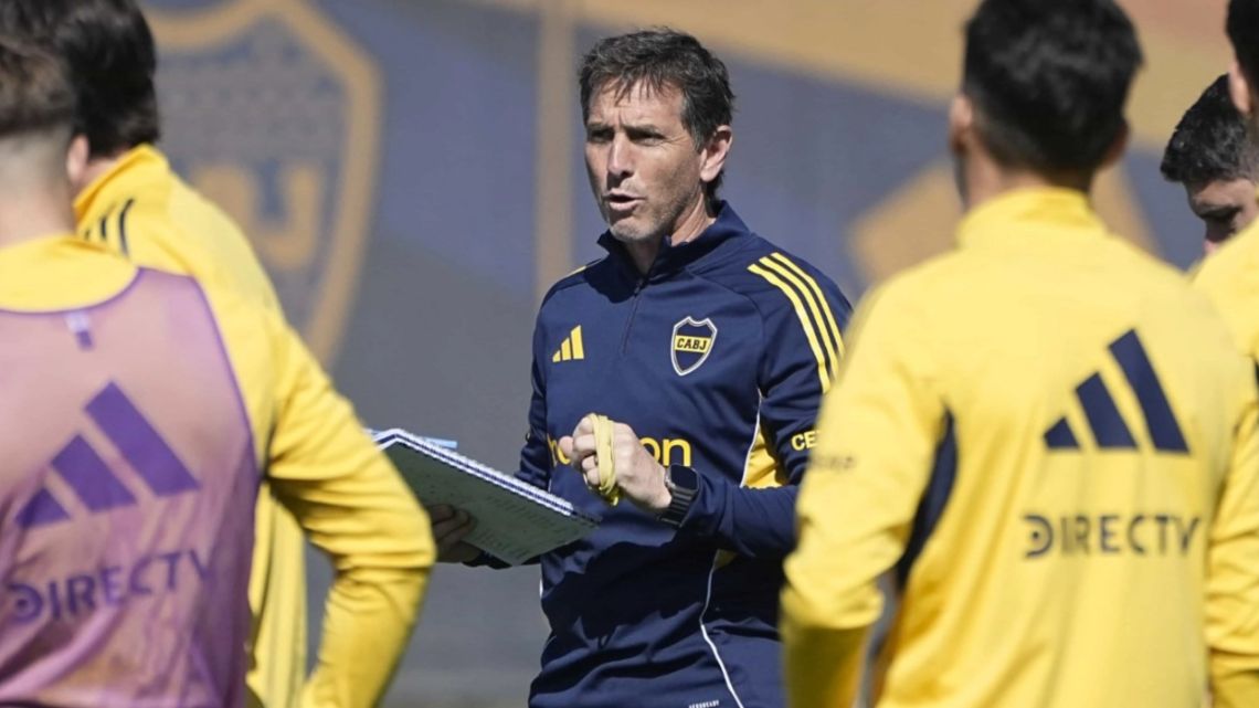 Claudio Úbeda probó dos equipos pensando en el Superclásico ante River