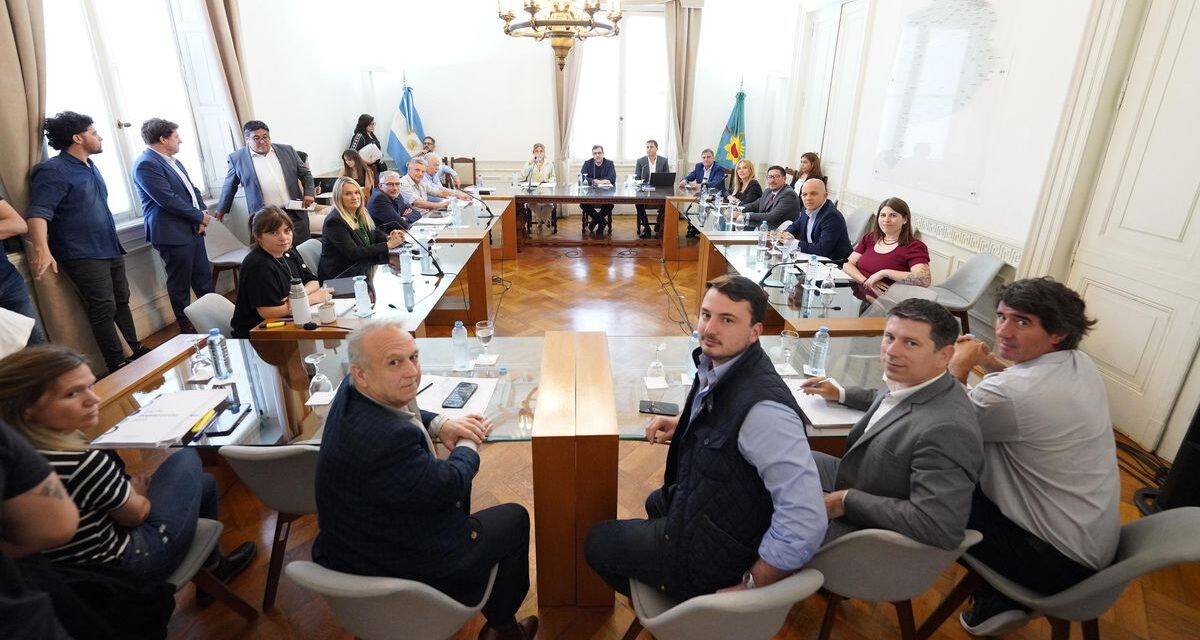 Avanzan el Presupuesto y la Ley Impositiva, pero el endeudamiento queda trabado por internas