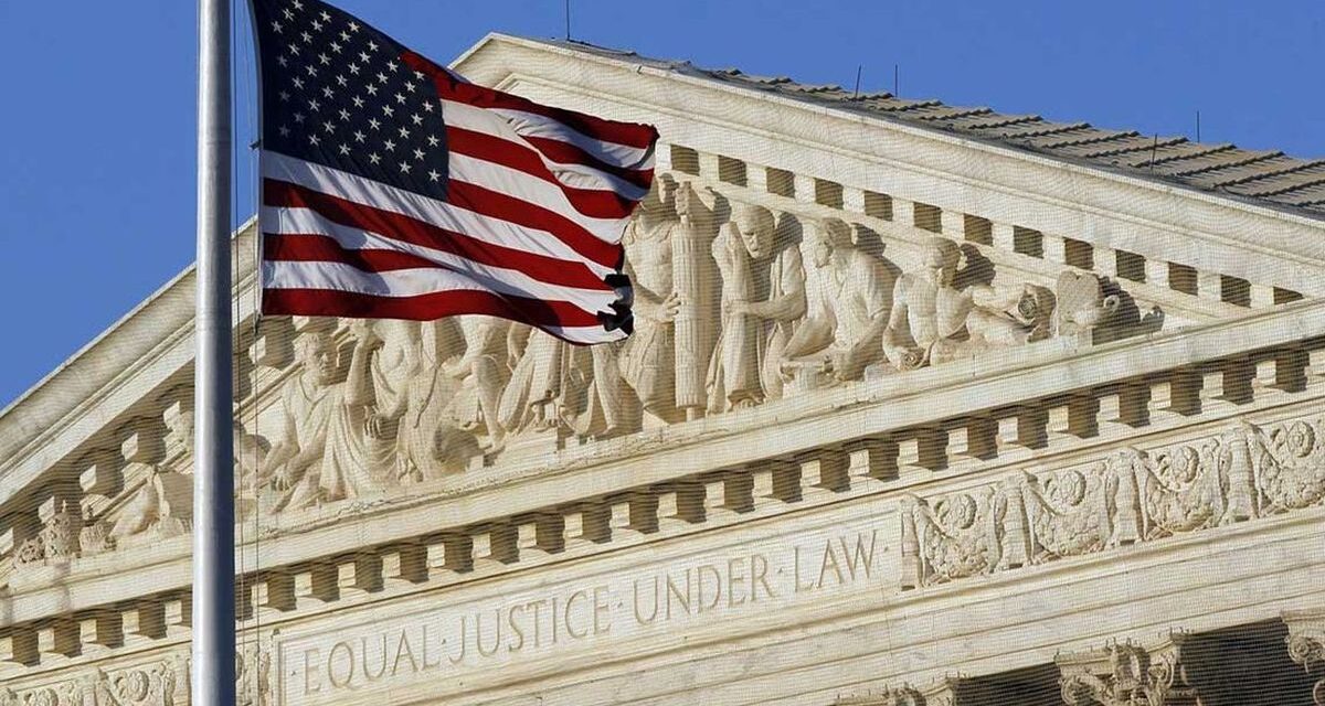 El Tribunal Supremo de EEUU avaló a Donald Trump y prohibió la autoidentificación de género en los pasaportes