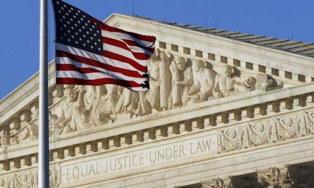 El Tribunal Supremo de EEUU avaló a Donald Trump y prohibió la autoidentificación de género en los pasaportes