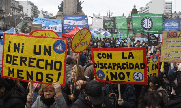 Advierten que el aumento oficial es insuficiente y denuncian el cierre de centros
