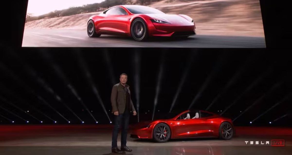 Elon Musk anunció el prototipo del primer auto volador llamado Tesla Roadster