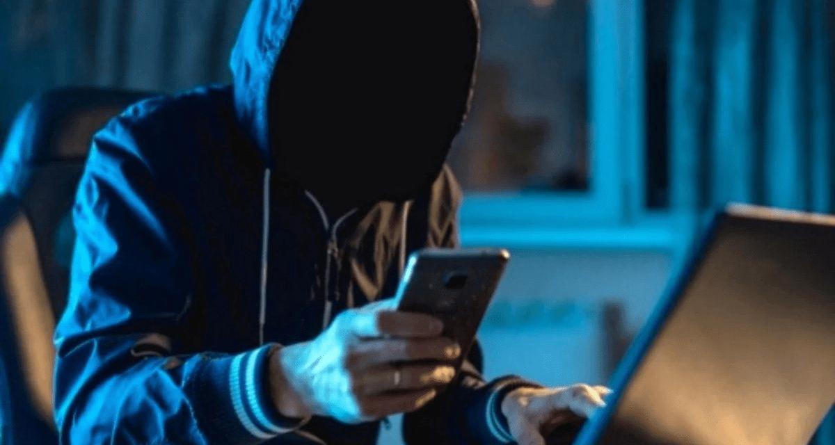 La nueva estafa en WhatsApp con la función compartir pantalla para robar tu dinero