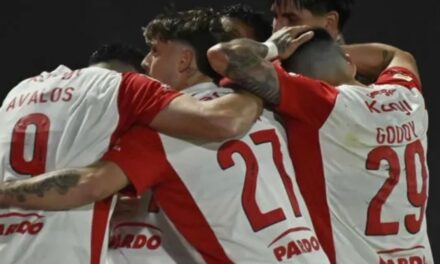 Independiente cortó el invicto de Deportivo Riestra con un gol agónico