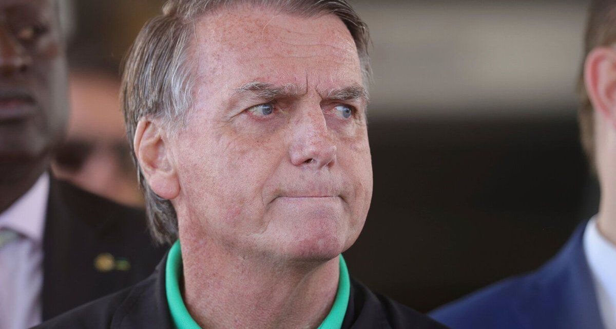 Jair Bolsonaro admitió haber quemado su tobillera electrónica por un episodio de paranoia