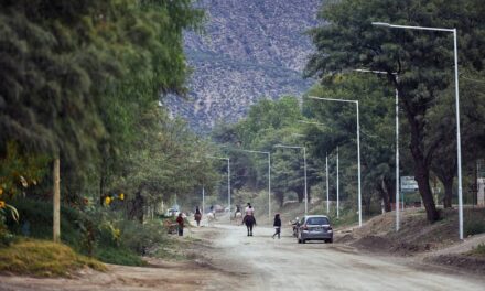Jáchal: Estudiantes de la Escuela Alejandro Fleming se manifiestan por la falta crónica de agua potable en Gran China