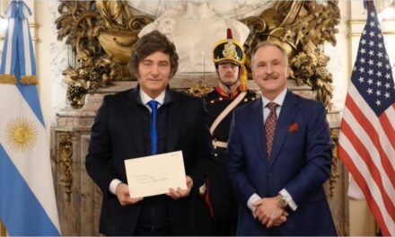 Peter Lamelas celebró tres semanas al frente de la embajada de EEUU y destacó el trabajo a toda máquina con Javier Milei