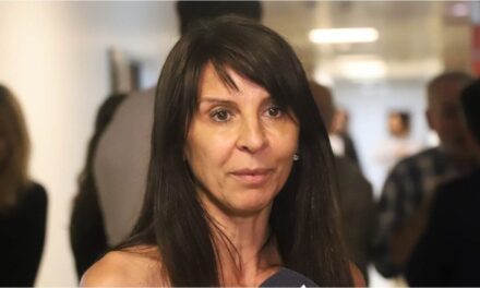 Lorena Villaverde dio marcha atrás y retiró su renuncia como diputada