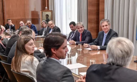 Luis Caputo se reunió con empresas británicas y vaticinó que 2026 será un año espectacular