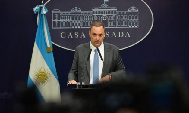 En medio de las negociaciones por reformas, Manuel Adorni aseguró que hay 20 gobernadores dispuestos a colaborar