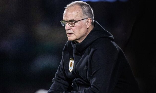 Escándalo en Uruguay: el hermano de Araujo cruzó a Bielsa
