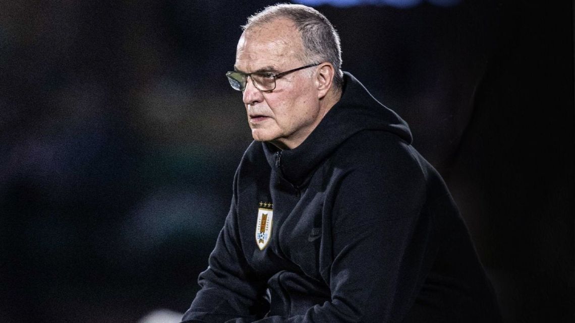 Escándalo en Uruguay: el hermano de Araujo cruzó a Bielsa