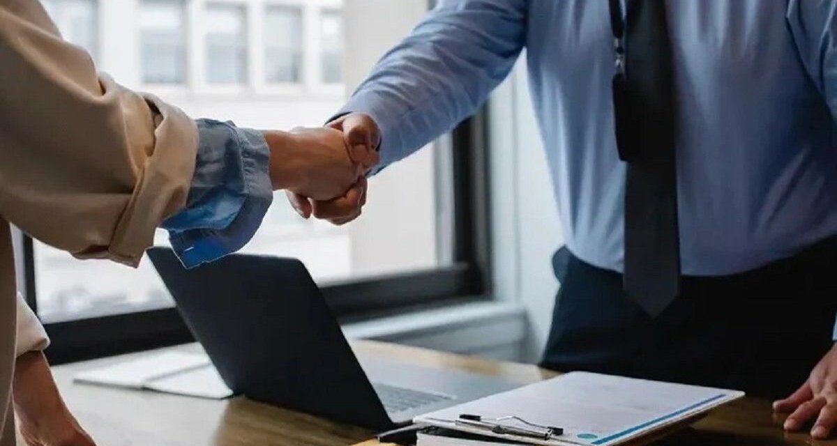 El Gobierno avanza con un borrador que busca flexibilizar salarios y convenios