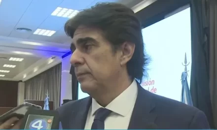 Bono para estatales: Economía no lo descarta pero advierte un desplome de fondos