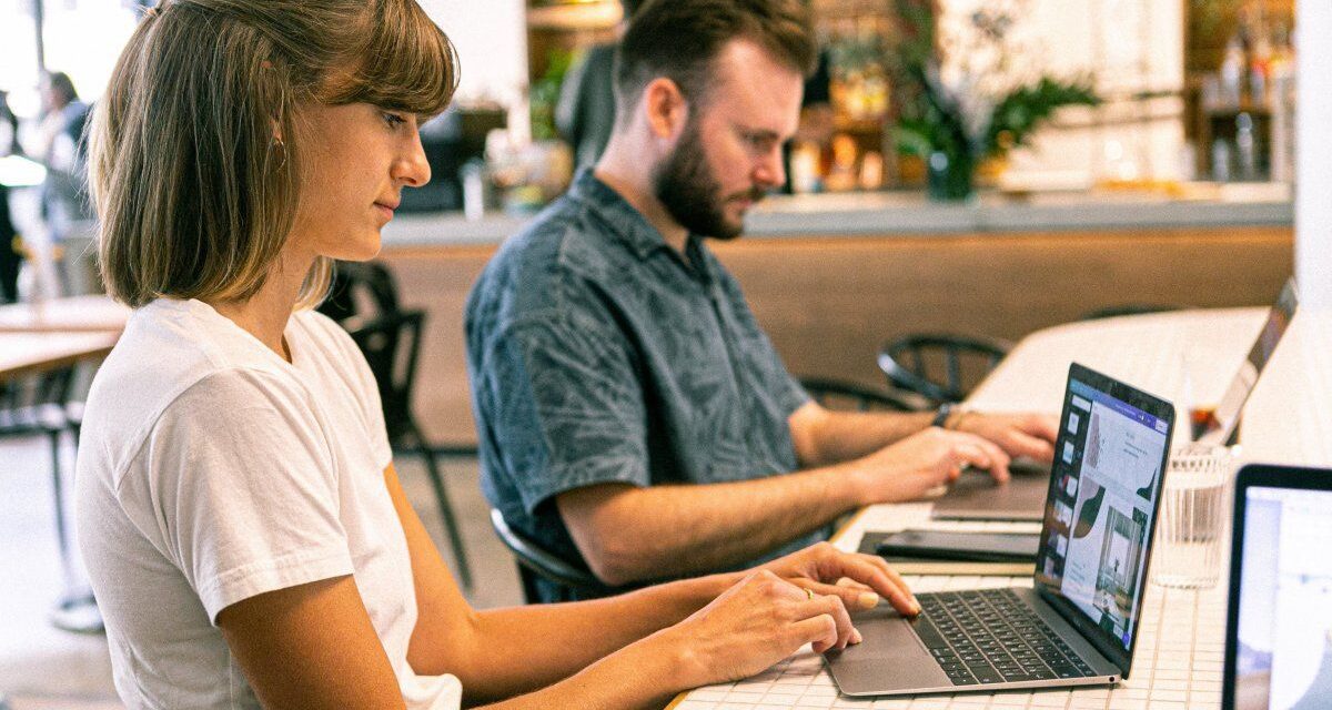 5 formas en las que la Inteligencia Artificial puede ayudarte a ser más productivo sin caer en la dependencia, según la IA