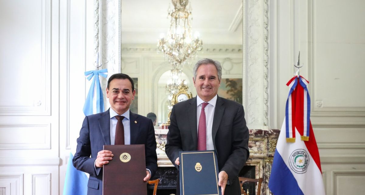 Pablo Quirno se reunió con el canciller de Paraguay y firmaron un acuerdo de cielos abiertos