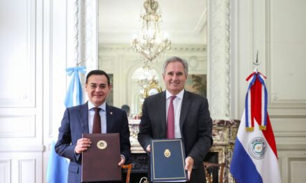 Pablo Quirno se reunió con el canciller de Paraguay y firmaron un acuerdo de cielos abiertos