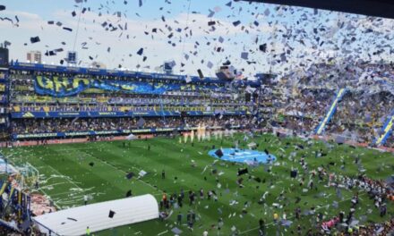 Volvieron los papelitos en el recibimiento de Boca en el Superclásico y Dua Lipa dijo presente en la Bombonera