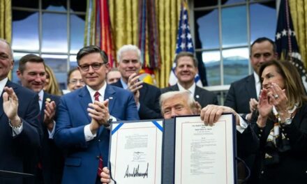 Vuelve la ayuda alimentaria y revierten despidos masivos