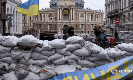 Un masivo ataque ruso con drones y misiles deja sin luz a medio Kiev y profundiza la crisis energética