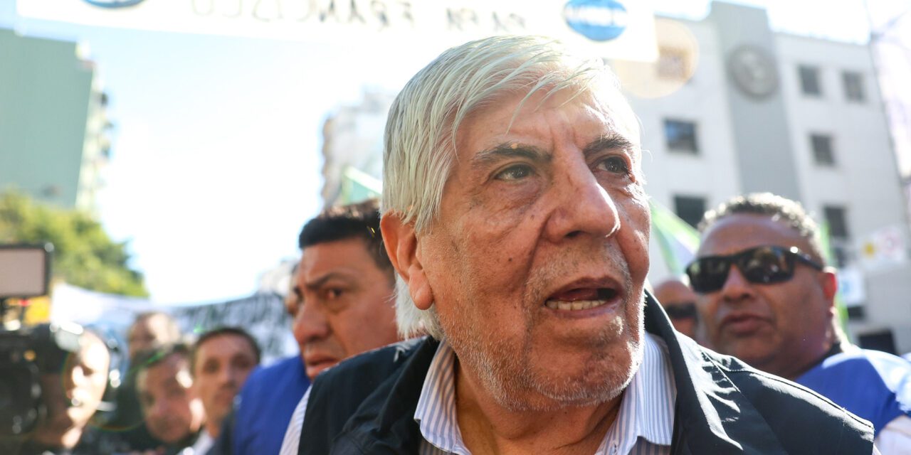 El freno a la “Ley Moyano” le abre otra tormenta al jefe camionero