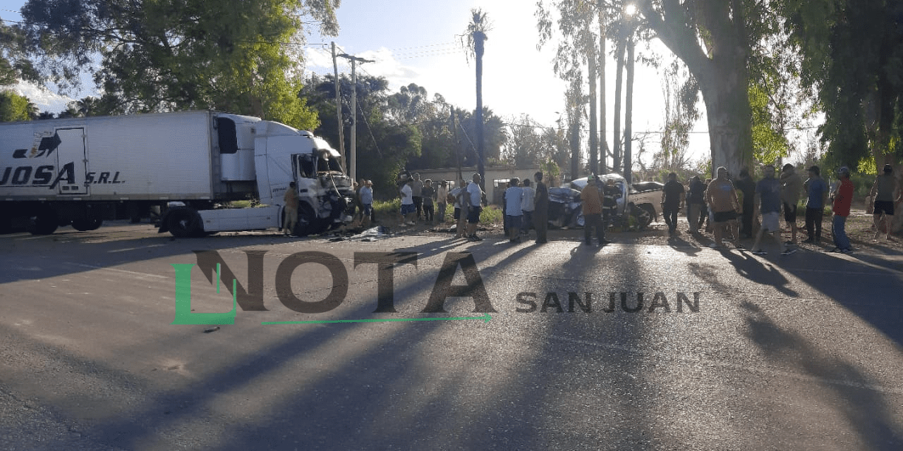 Accidente grave en sarmiento hay personas atrapadas