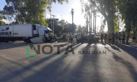 Accidente grave en sarmiento hay personas atrapadas