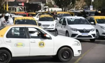Fuerte aumento en la tarifa de taxis y remiss en San Juan: La bajada de bandera se incrementa un 40%