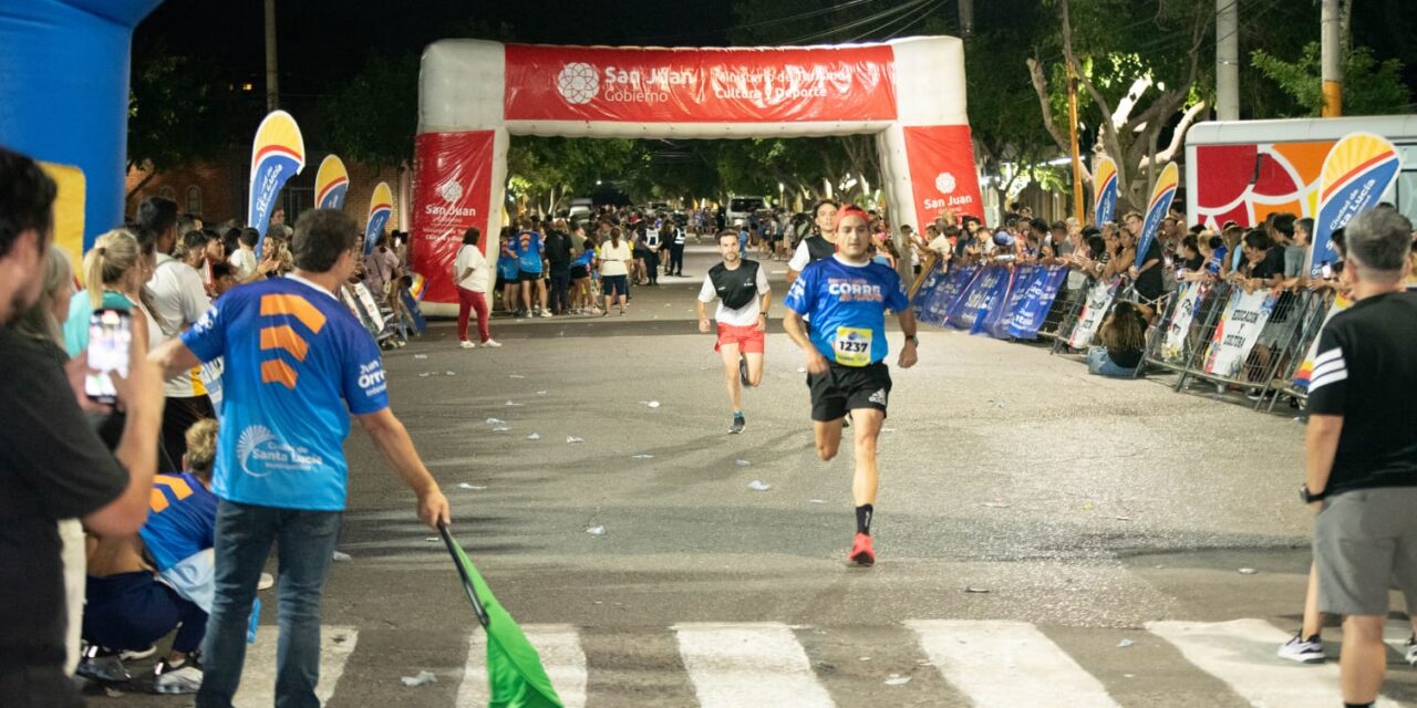 Santa Lucía coronó una noche histórica con la 13ª edición de su Carrera Nocturna