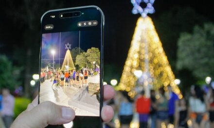 Chimbas festejó sus 112 años con feria, música y más de 10 mil asistentes en la plaza central