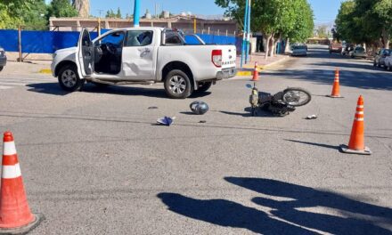Choque entre una moto y una camioneta dejó un herido en Albardón