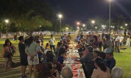 Una larga mesa, una noche y 140 historias: Boxing San Juan y las iglesias evangélicas llevaron contención a la calle