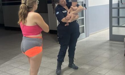 Video: El momento en que policías reaniman a una bebé de tres meses en Marquesado