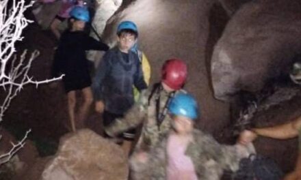 Rescataron a los 27 menores y 5 adultos varados en el Cerro Tres Marías