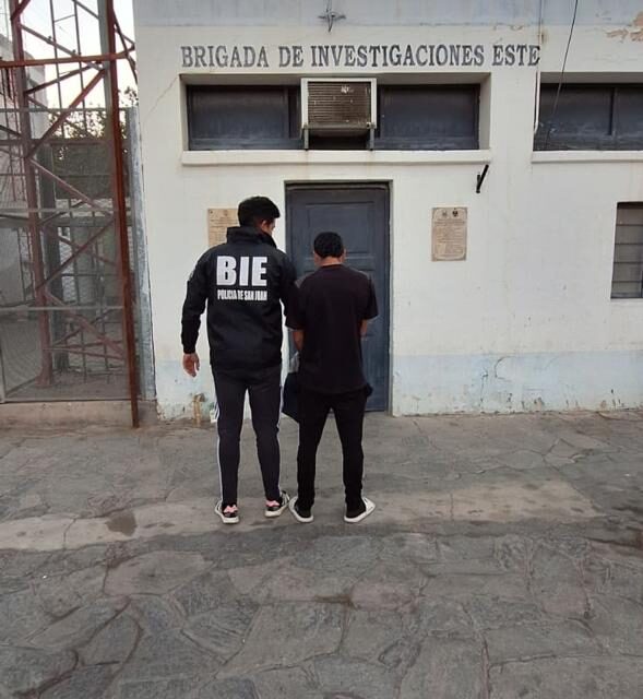 Lo filmaron escapando con un televisor y terminó detenido en Caucete