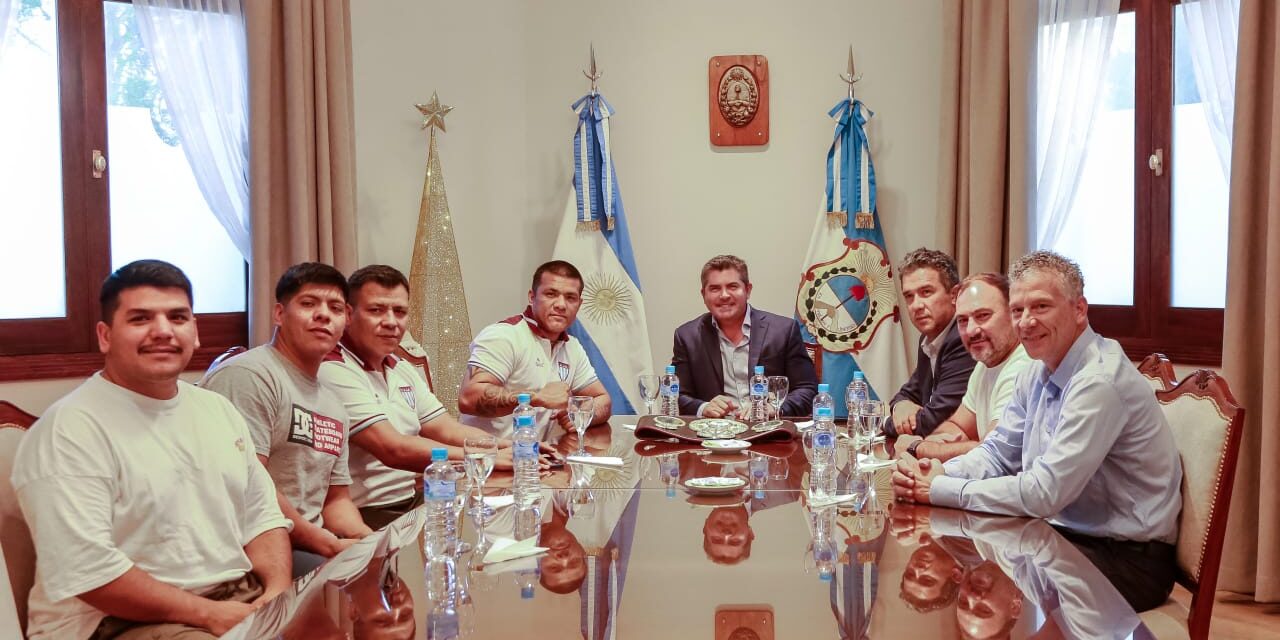 Un campeón que dejó huella: “Pac Man” Fernández fue recibido por Orrego tras su noche histórica