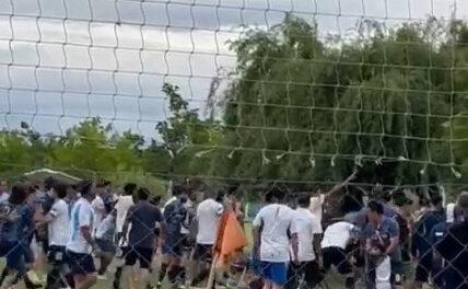 Escándalo en la Liga de Profesionales: Terminaron a las trompadas, mirá el video