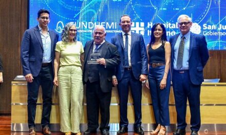 Un homenaje que marcó la jornada: la neurocirugía sanjuanina reconoció al Dr. Gustavo Ortiz