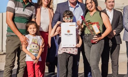 Jáchal: Orrego encabezó la entrega de viviendas y confirmó pavimento y Zona Franca