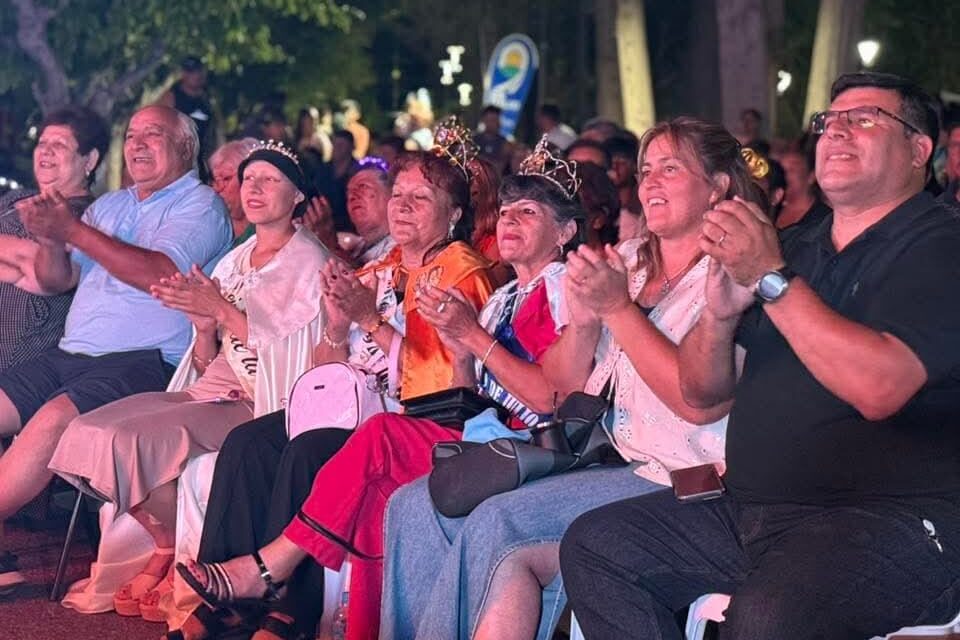 Muestra anual de talleres reunió a vecinos en la Plaza Independencia de 9 de Julio