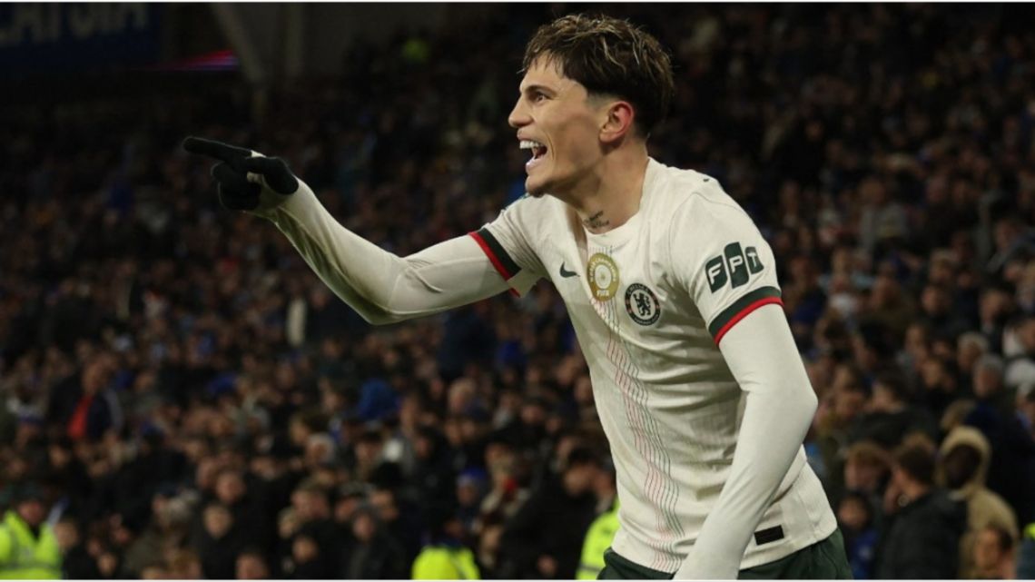 Alejandro Garnacho anotó un doblete y metió al Chelsea en las semifinales de la Carabao Cup
