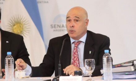 Con Javier Milei y Victoria Villarruel en el exterior, Bartolomé Abdala quedó a cargo de la Presidencia