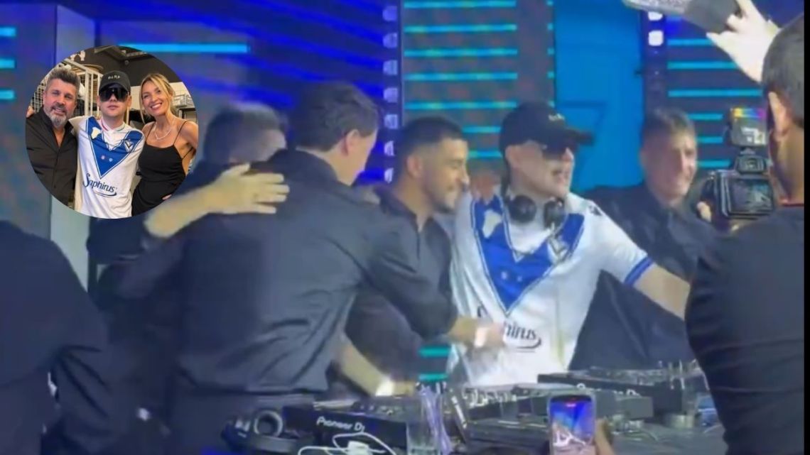 Bizarrap tocó con la camiseta de Vélez