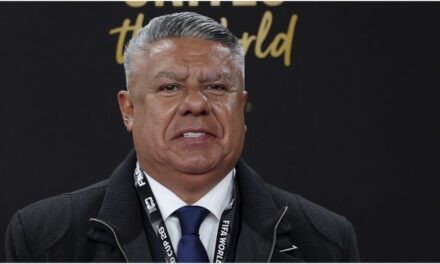 Claudio Tapia publicó una curiosa foto tras el sorteo del Mundial 2026 y las redes explotaron de memes y reacciones
