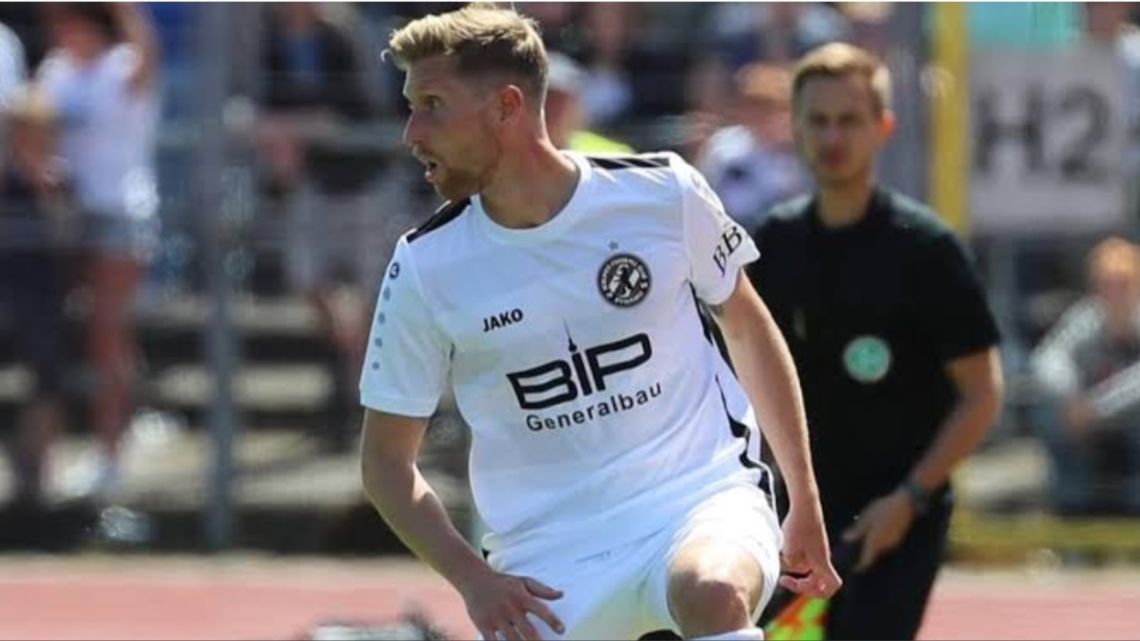 Conmoción en el fútbol por la muerte de un jugador tras caer de una aerosilla desde 70 metros